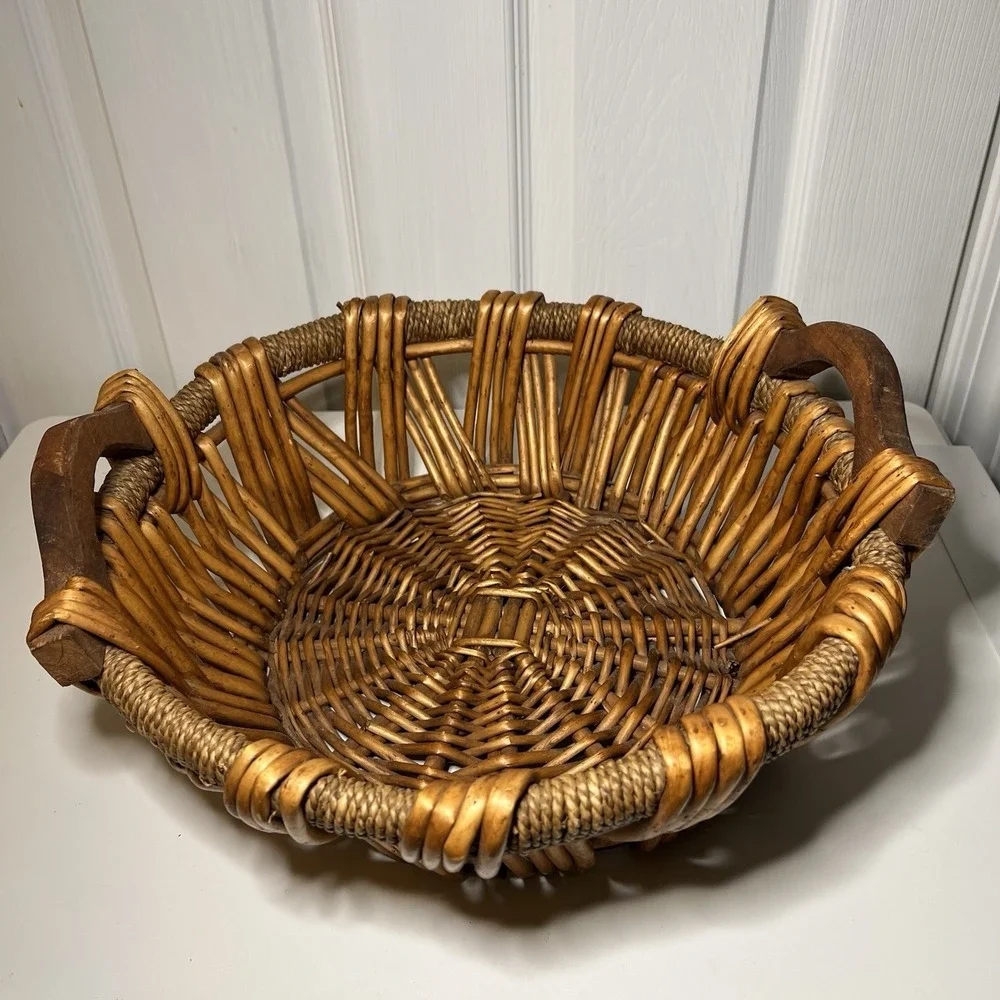 Vtg‎ Woven Wicker or Rattan Basket Wooden Handles 14